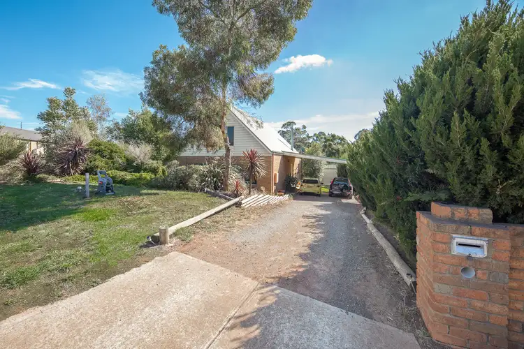 13 Muir Court, Romsey VIC 3434