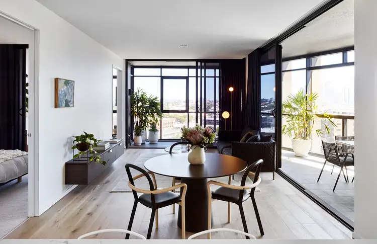 1208/18 Longland Street