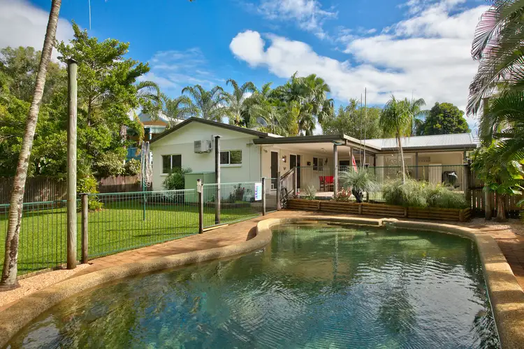 8 Lomatia Close, Redlynch QLD 4870
