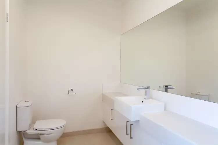 Fifth view of Homely house listing, 2/218 Princes Way, Drouin VIC 3818