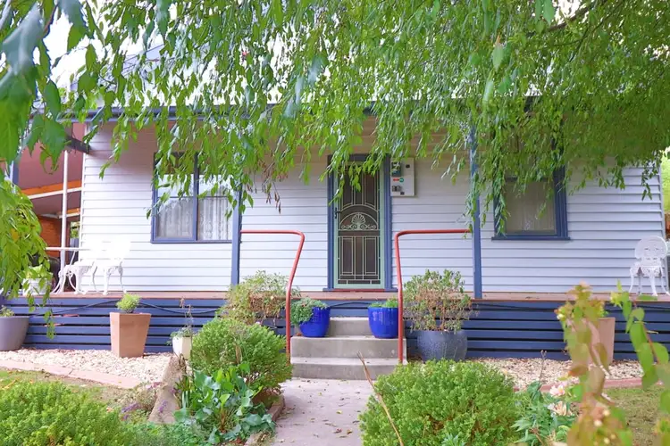 8 Oliver Street, Yea VIC 3717