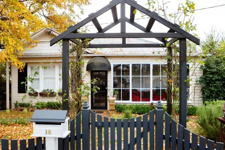 18 Albert Street, Trentham VIC 3458
