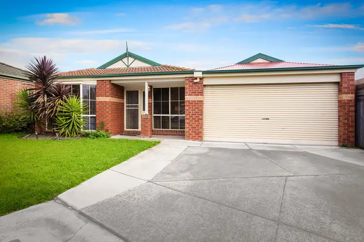 6 Cambridge Close, Cranbourne East VIC 3977
