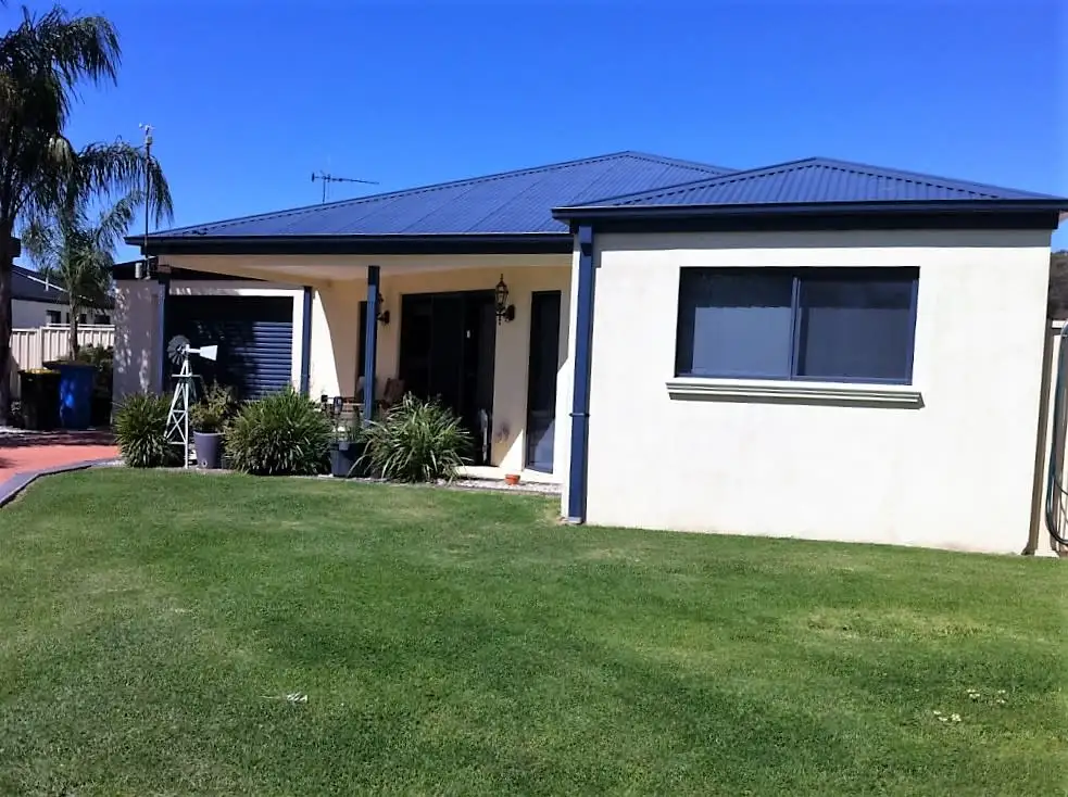 Main view of Homely townhouse listing, 4/2 Benalla Road, Yarrawonga VIC 3730