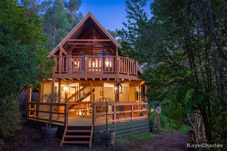 16 Belgrave Avenue, Cockatoo VIC 3781