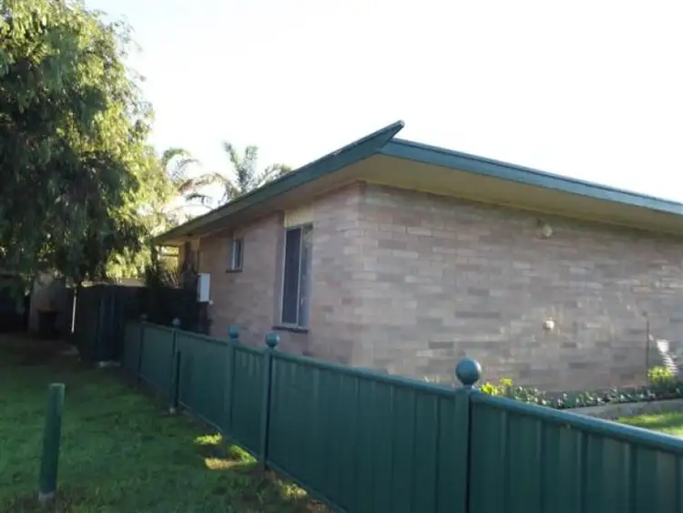 $200 - $220  Unit 5 44 Third Street