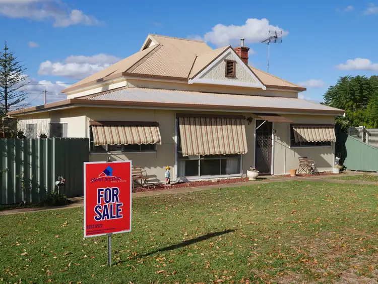 98 Wade Avenue, Leeton NSW 2705