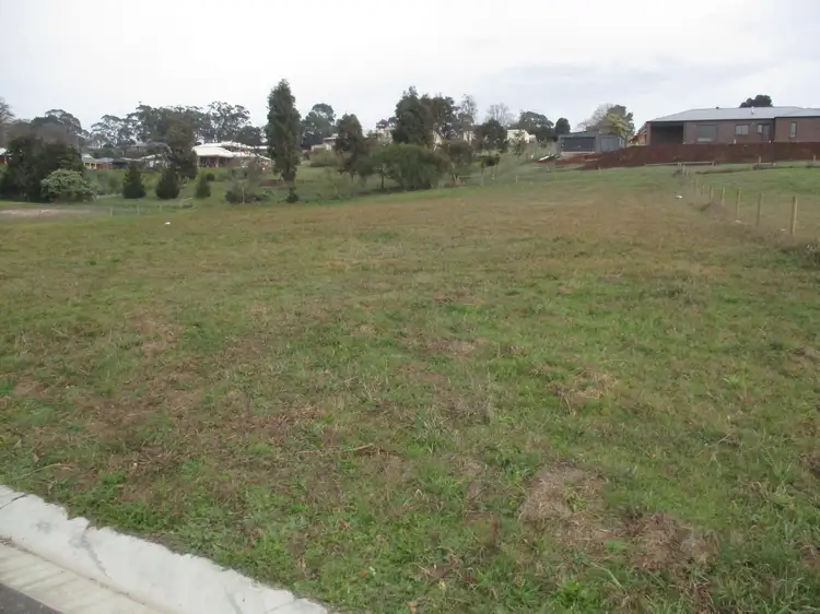 13 Bernard Court, Drouin VIC 3818