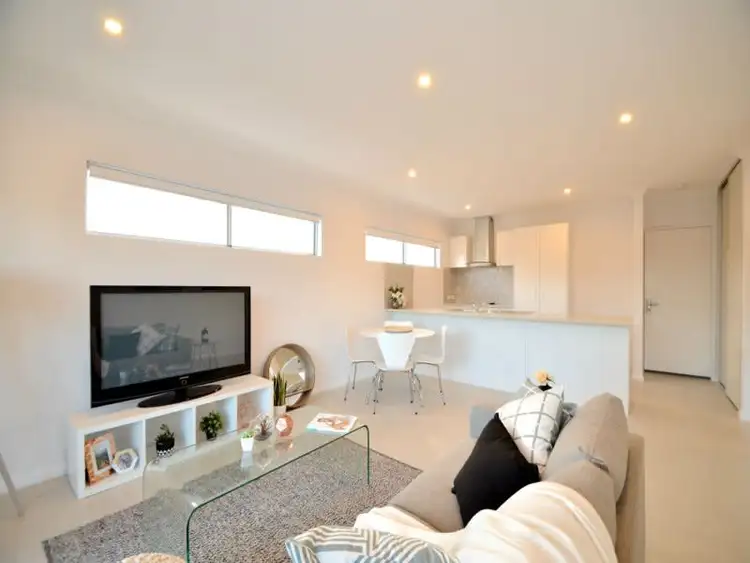 Seventh view of Homely unit listing, 5/3 Morago Crescent, Cloverdale WA 6105