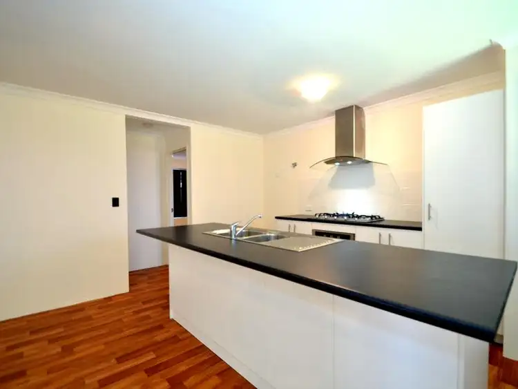 8 Jordan St, Haynes WA 6112