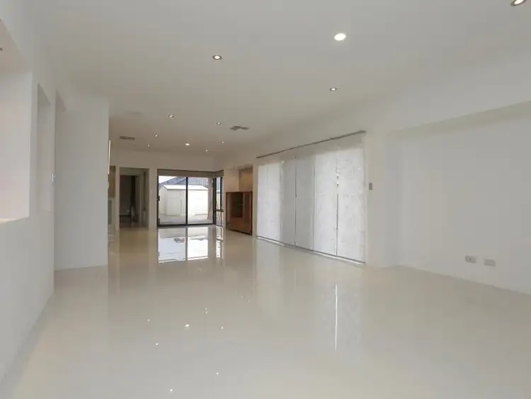 Seventh view of Homely house listing, 10 Harlequin Pass, Southern River WA 6110