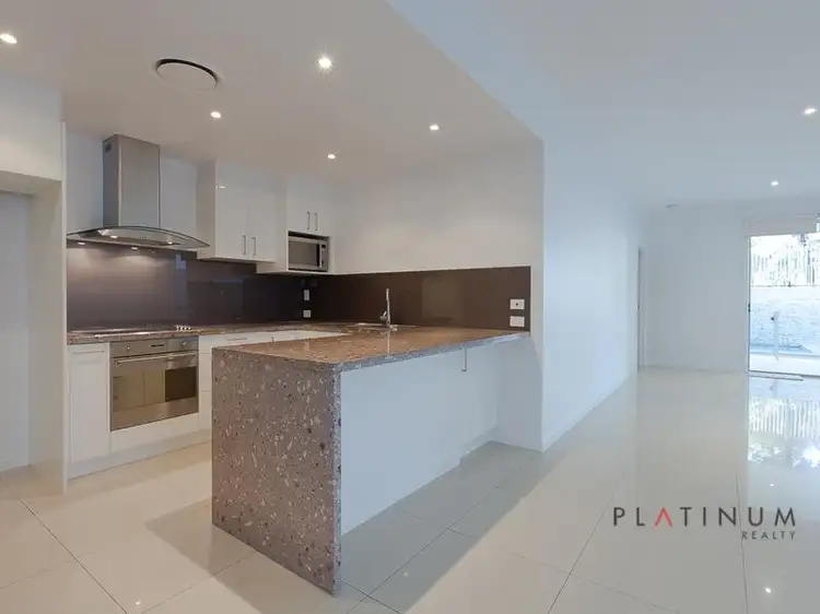 8001B Vista Drive, Benowa QLD 4217