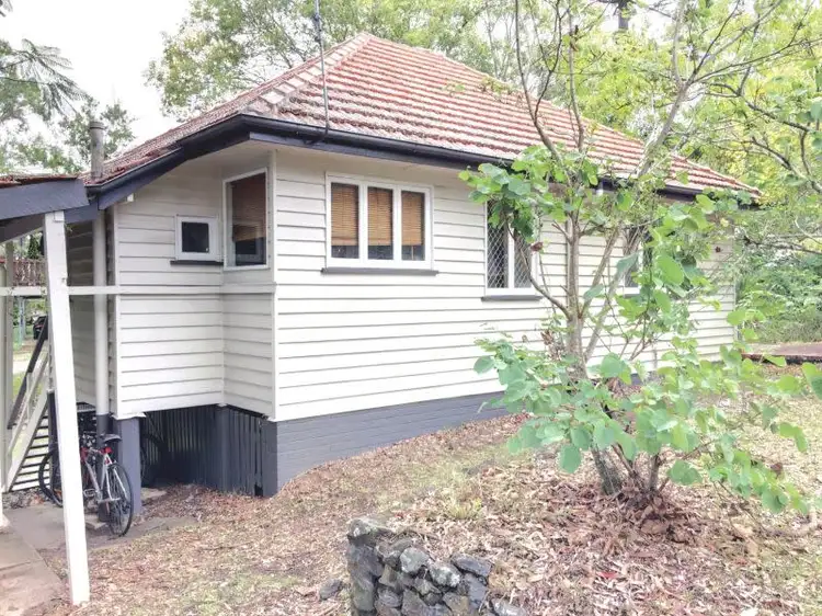 2 Boomerang Road, St Lucia QLD 4067