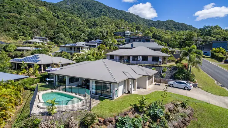 3 Buckinghamia Close, Redlynch QLD 4870