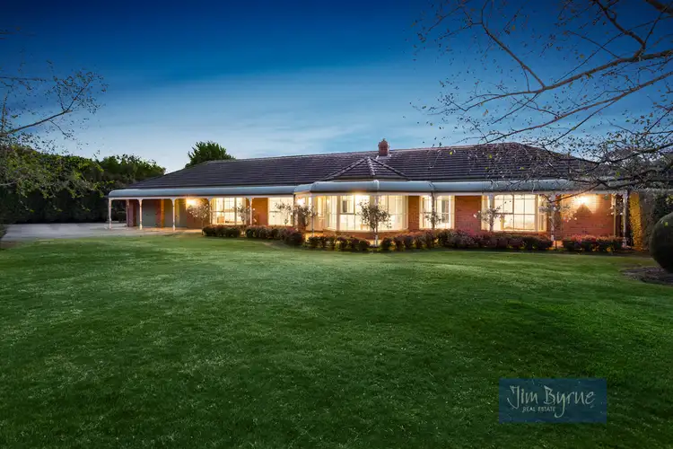 14 PINEHILL DRIVE, Pakenham VIC 3810