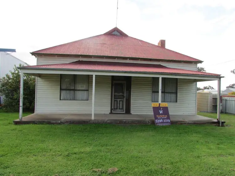 30 Kelsall Street, Warracknabeal VIC 3393