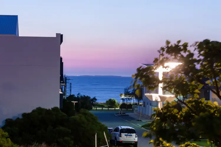 14 Orsino Boulevard, North Coogee WA 6163