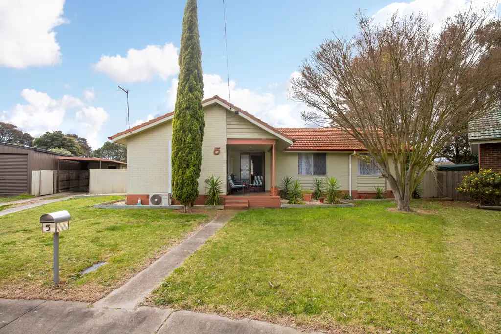 Main view of Homely house listing, 5 Lions Court, Sale VIC 3850