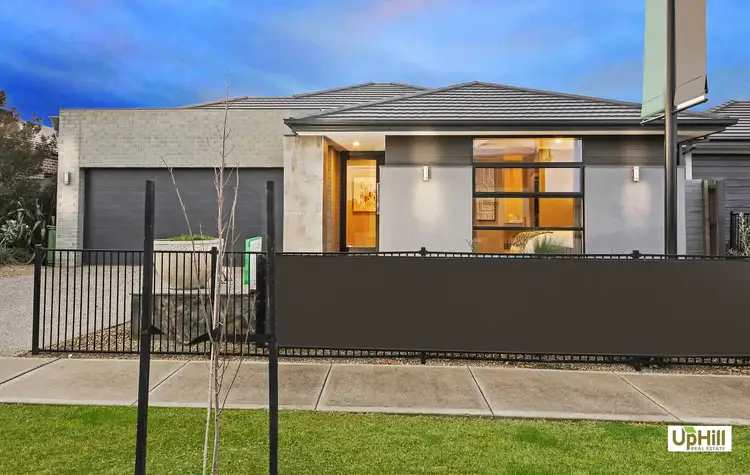 12 LUCINDA LANE, Cranbourne North VIC 3977