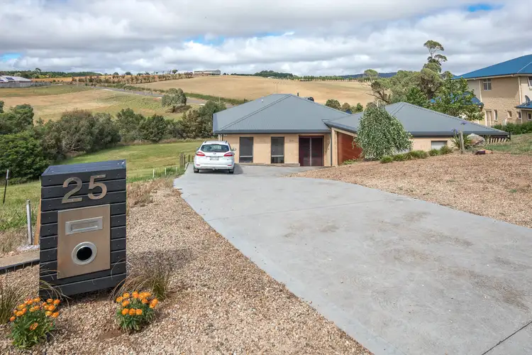 25 Drovers Retreat, Romsey VIC 3434