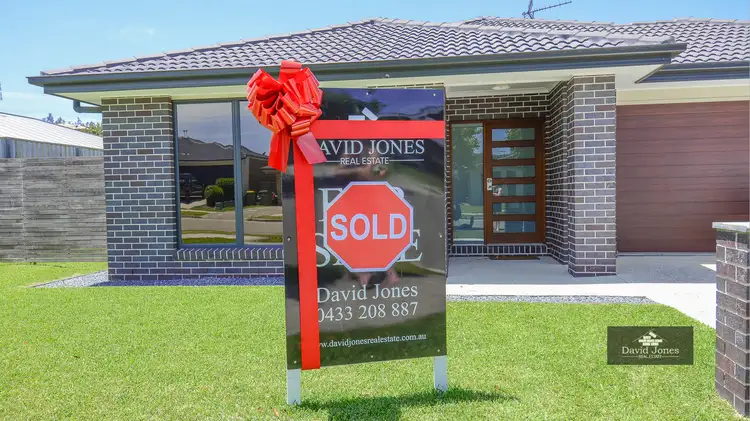 8 Ellenborough Avenue, Ormeau Hills QLD 4208