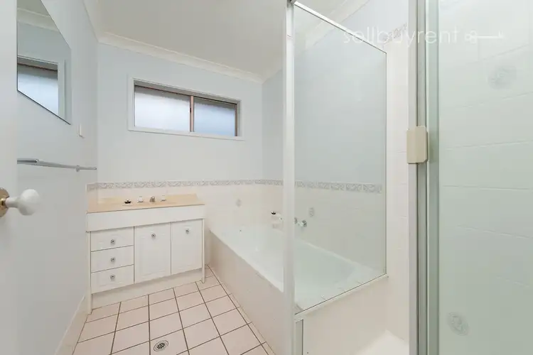 Fifth view of Homely house listing, 4 WAGNER PLACE, Wodonga VIC 3690