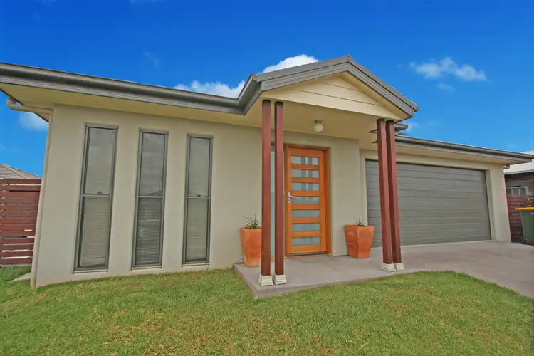 22 Niven Parade