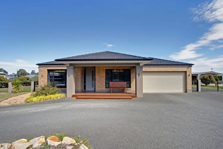 8 Redbank Road, Stratford VIC 3862