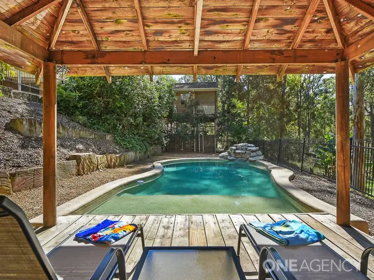 7 Drapers Road, Eatons Hill QLD 4037