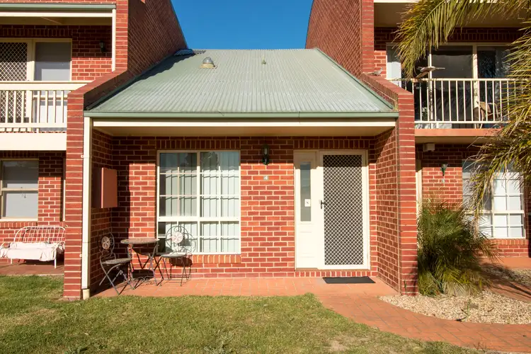 4/542 Kotthoff Street, Lavington NSW 2641