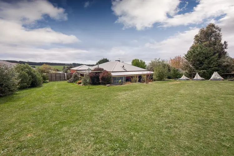 2 Larissa Close, Romsey VIC 3434