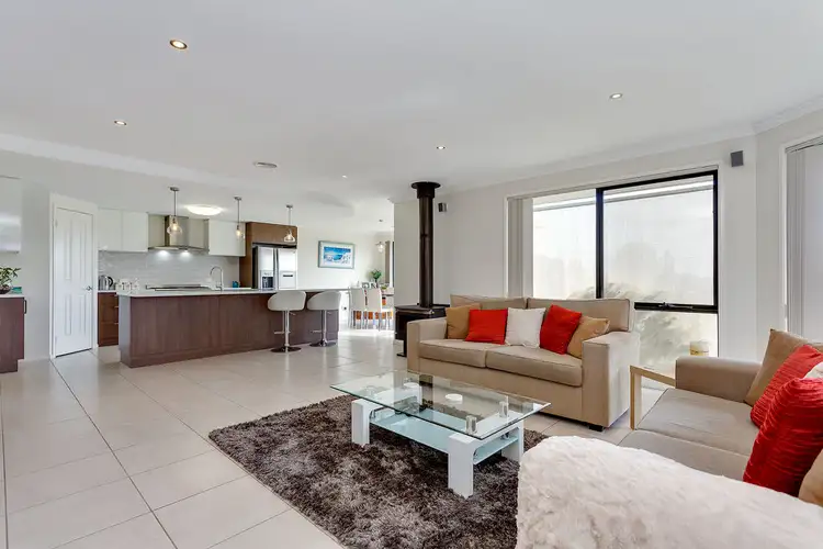 Sixth view of Homely house listing, 4 HUNTINGDALE DRIVE, Yarrawonga VIC 3730