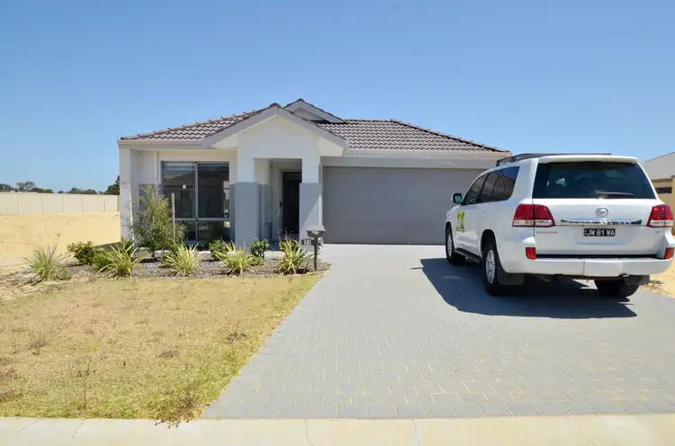 11 Aquila Loop, Piara Waters WA 6112