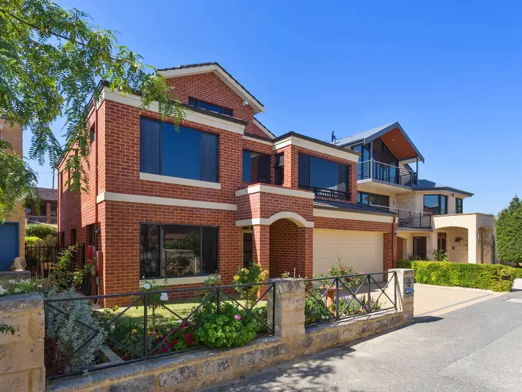 Main view of Homely house listing, 4 Delamere Lane, Beaconsfield WA 6162