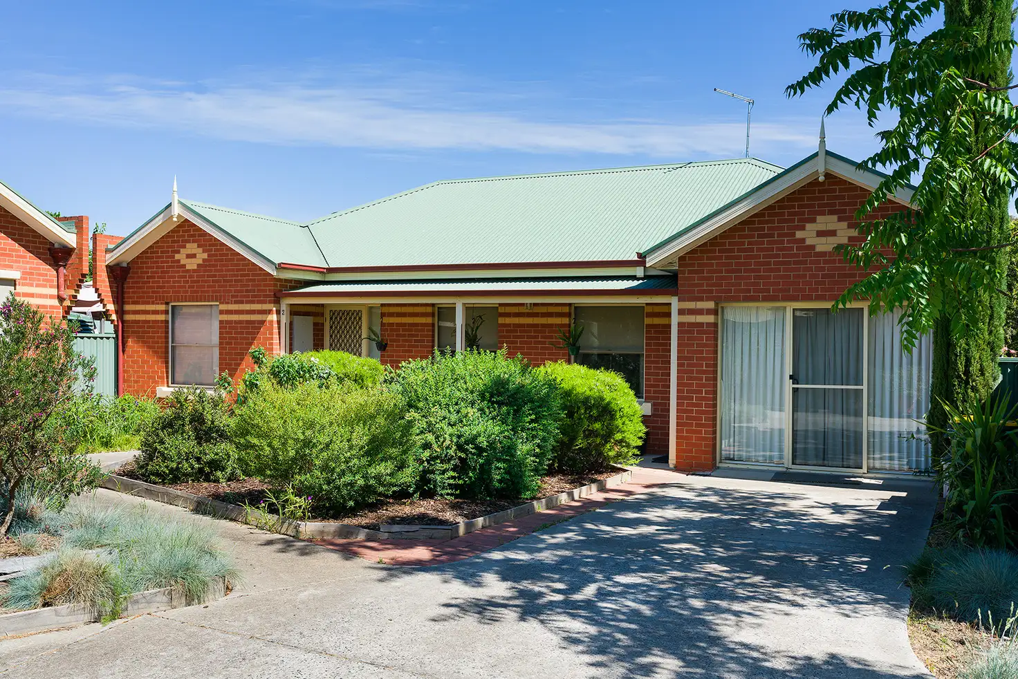 Main view of Homely townhouse listing, 2/268 Barker Street, Castlemaine VIC 3450