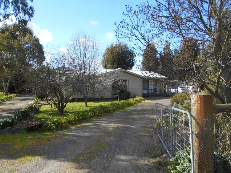 15 Roses Lane, Clunes VIC 3370