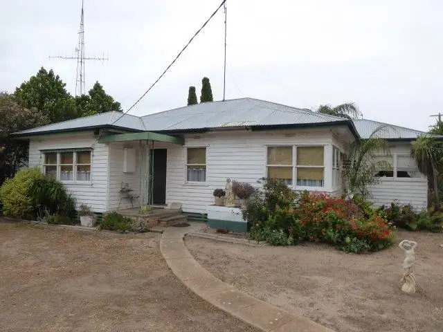 9 Charles Street, Jeparit VIC 3423