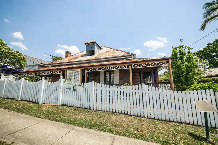 6 BURNETT STREET, West Ipswich QLD 4305