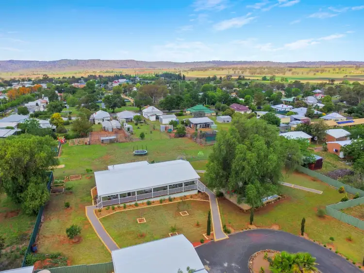 10 Cameron Place, Coolah NSW 2843
