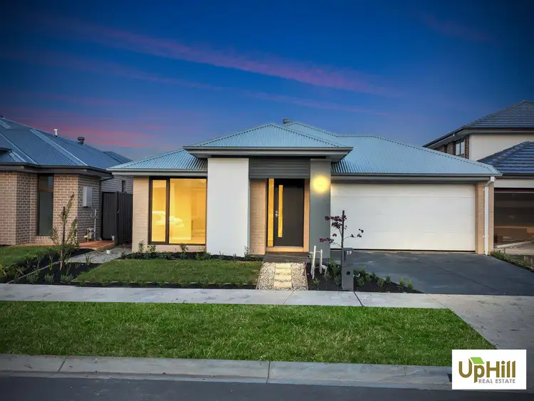 19 DESTINY DRIVE, Cranbourne North VIC 3977