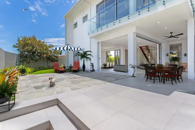 2E OSBOURNE STREET, Scarborough QLD 4020