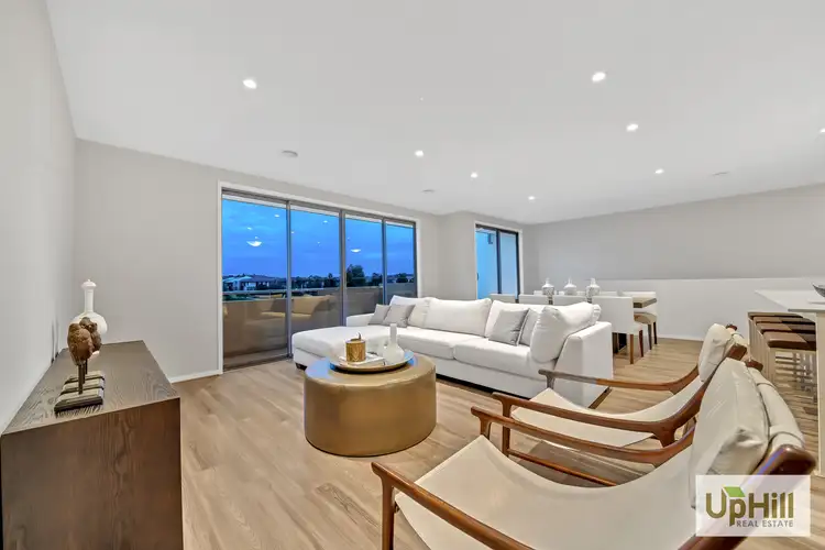 6 REVELWOOD WAY, Clyde North VIC 3978