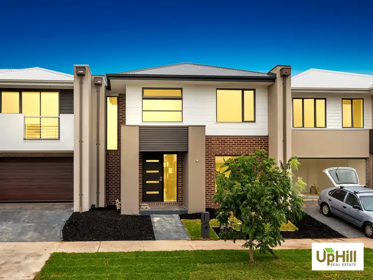 4 REVELWOOD WAY, Clyde North VIC 3978