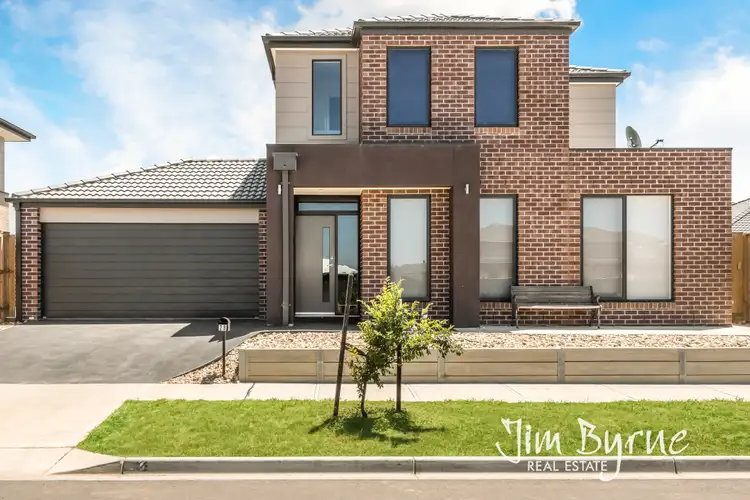 28 Hollingrove Avenue, Clyde North VIC 3978