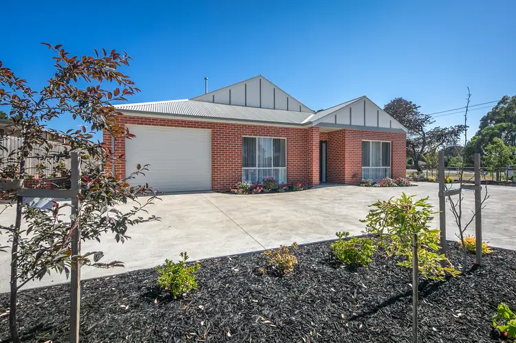 27 Main Street, Romsey VIC 3434
