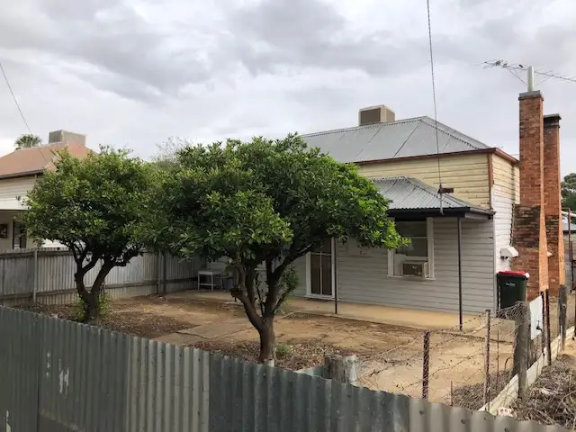 323 MACAULEY STREET, Hay NSW 2711