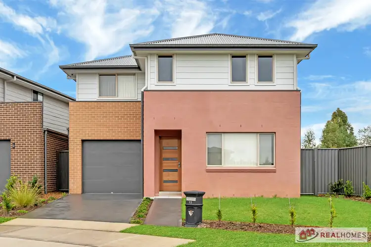 13 Barrow Circuit, Jordan Springs NSW 2747