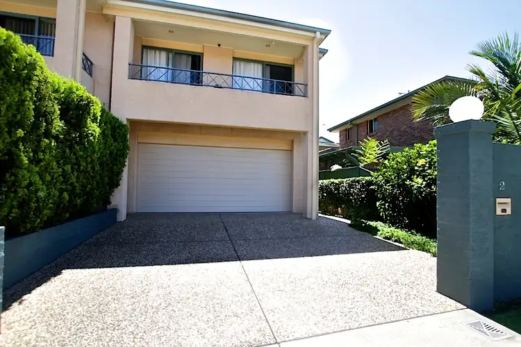 2/27 Dent Street