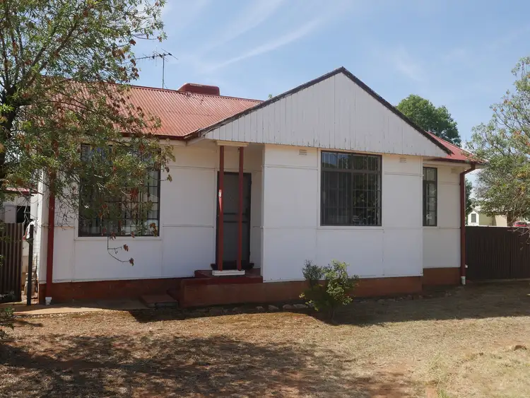 18 Hickory Street, Leeton NSW 2705