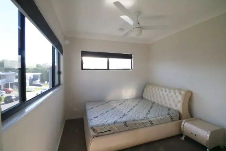 4/12 Arrosa Street